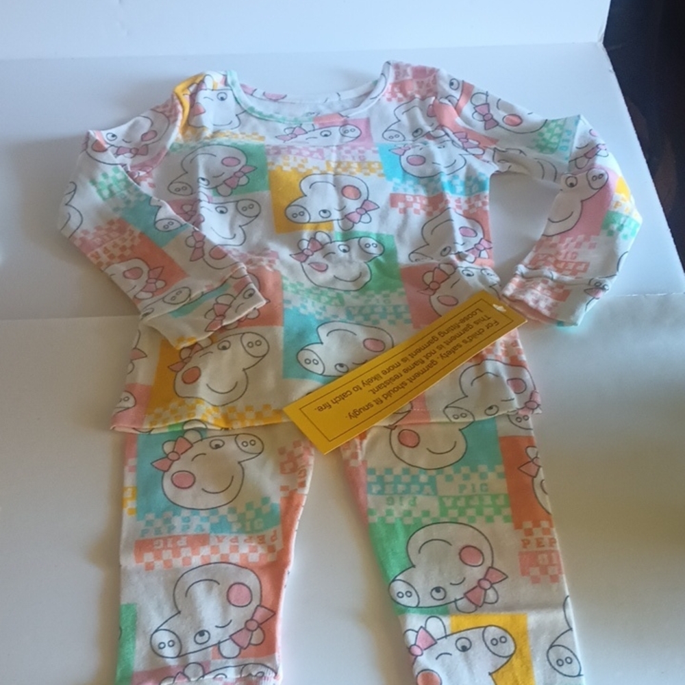2 Sets Peppa Pig White and Pink Pajama Set with Playful Pattern